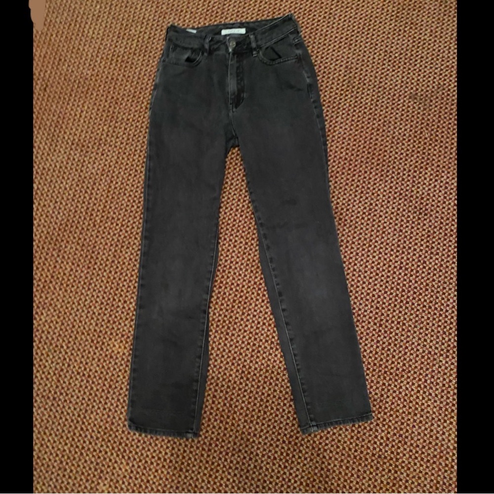 black mom jeans